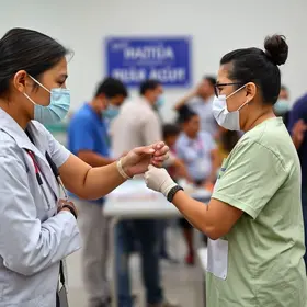 Diadema aplica 4.228 doses no Dia Dia D de vacinação