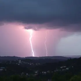 Diadema deve ter um dia com trovões e raios